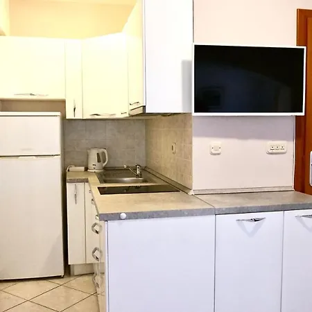 Maris Apartment *