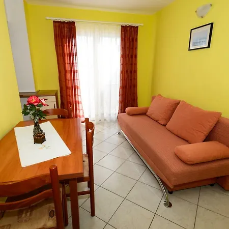 Apartament Maris *