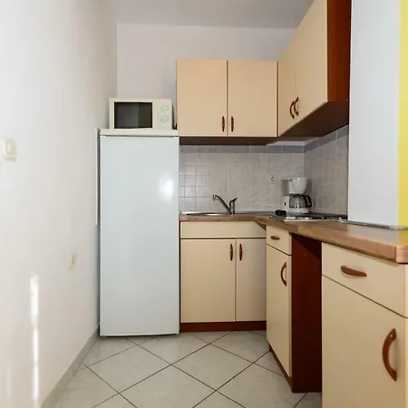 Maris Apartment *
