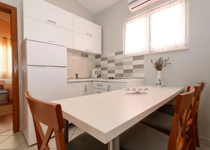 Maris * Starigrad Paklenica